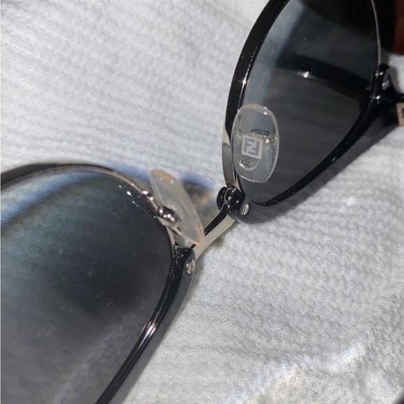 Fendi sunglasses - Picture 5 of 6
